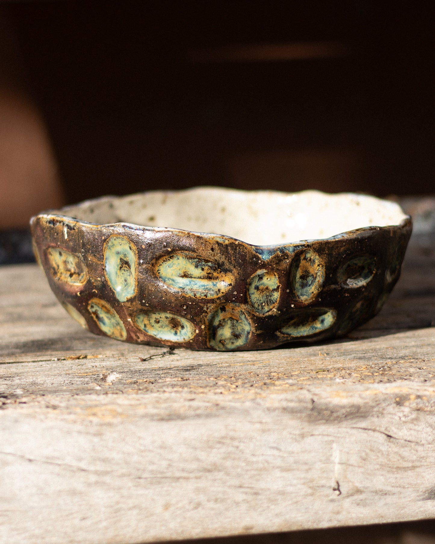 Taça Decorativa Irregular Cerâmica Artesanal Tons Terra Verde Feita à Mão Portugal
