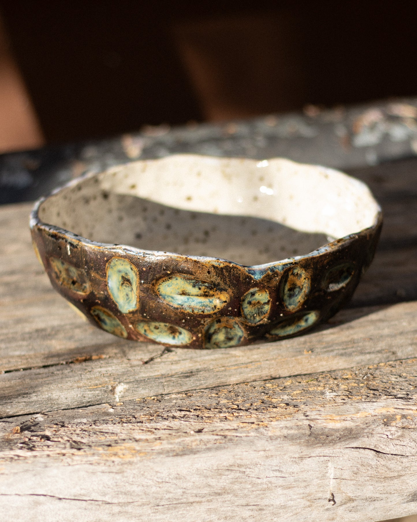Taça Decorativa Irregular Cerâmica Artesanal Tons Terra Verde Feita à Mão Portugal