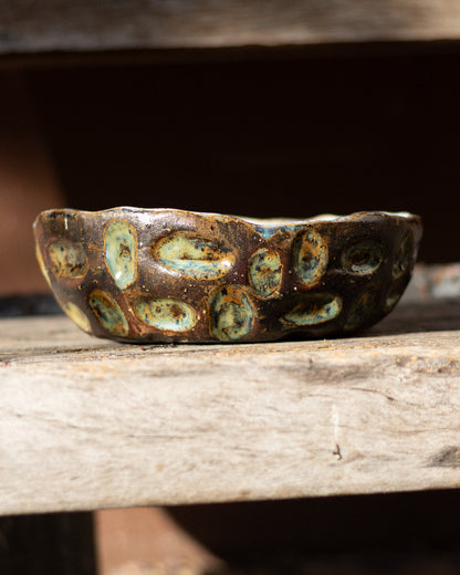 Taça Decorativa Irregular Cerâmica Artesanal Tons Terra Verde Feita à Mão Portugal