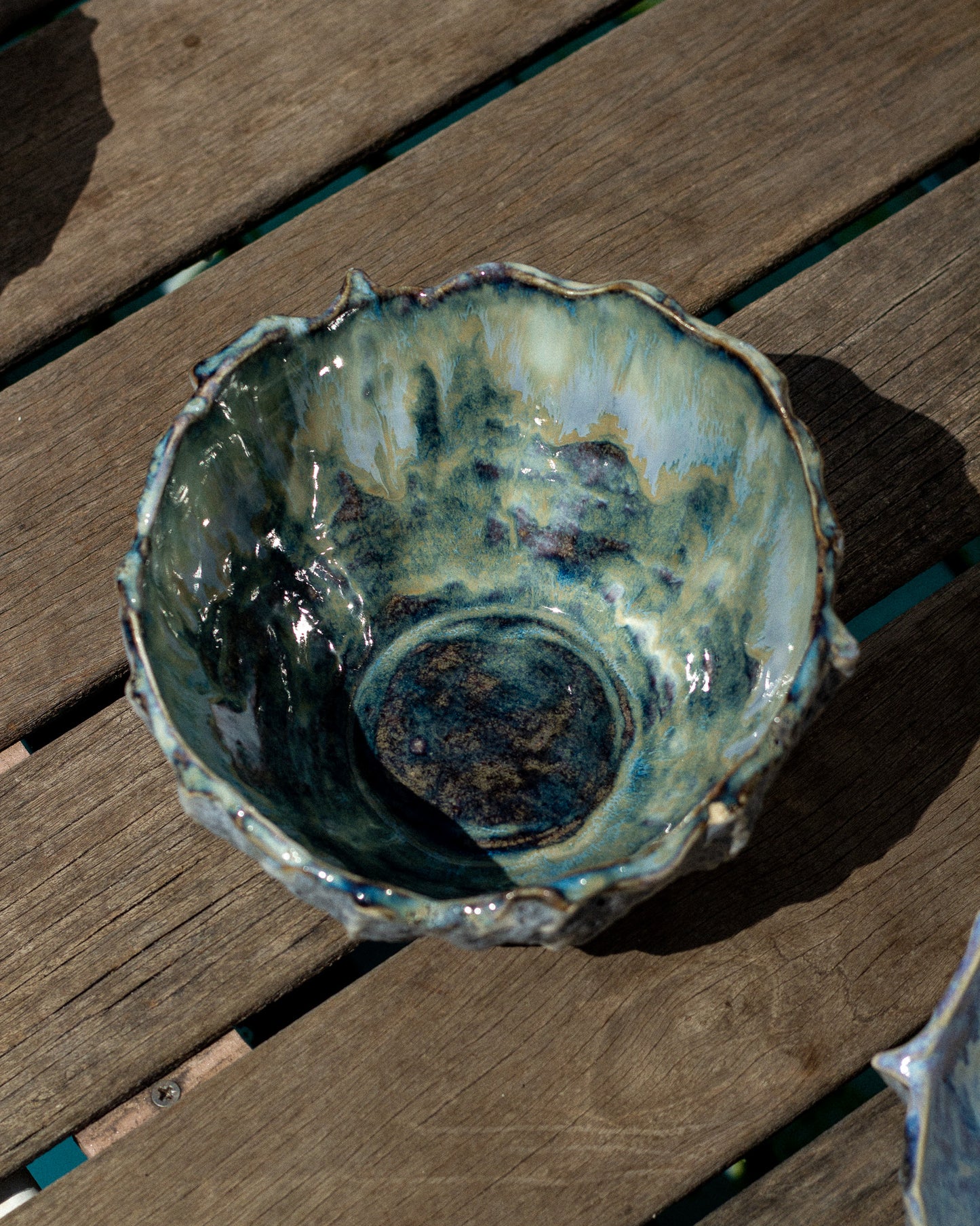 Taça Irregular Cerâmica Artesanal Azul Verde Efeito Mar Textura Rochosa Feita à Mão em Portugal